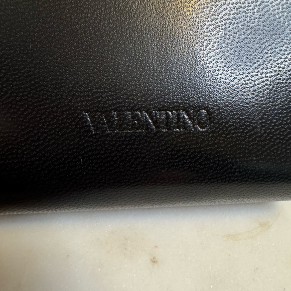 Valentino Limited Edition Sunglasses with Crossbody Bag, Full Inclusion - Picture 5 of 16